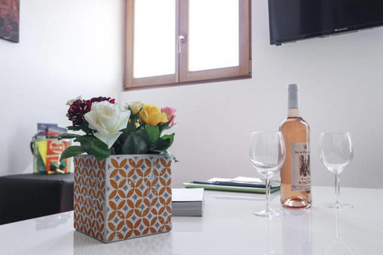 Gilly 4 - Exceptional 2beds, Sea View, Modern,a/c, Old Town Apartamento Nice