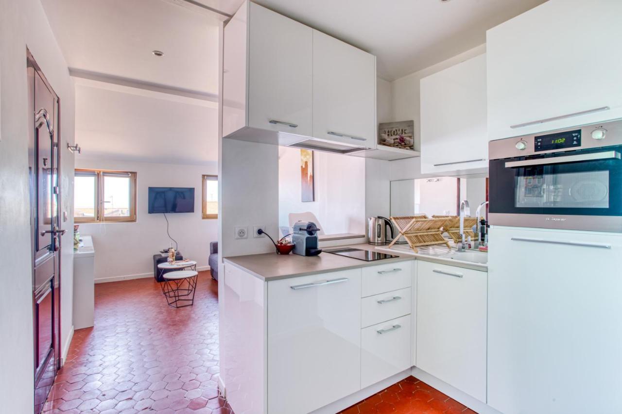 Gilly 4 - Exceptional 2beds, Sea View, Modern,a/c, Old Town *